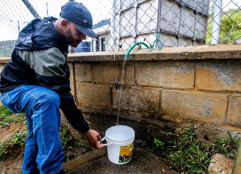 Los habitantes de El Faro hacen maromas diarias para obtener agua potable. Con la planta, podrán abastecer a 500 personas. FOTOS JAIME PÉREZ
