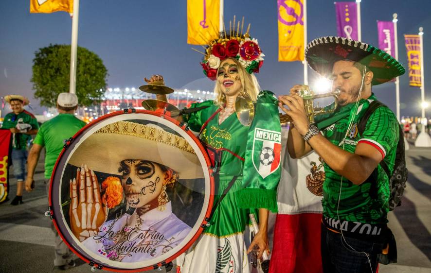 Los hinchas de México son algunos de los que han llegado a Qatar para animar a su selección con sus respectivos atuendos alusivos a su cultura. FOTO: JUAN ANTONIO SÁNCHEZ 