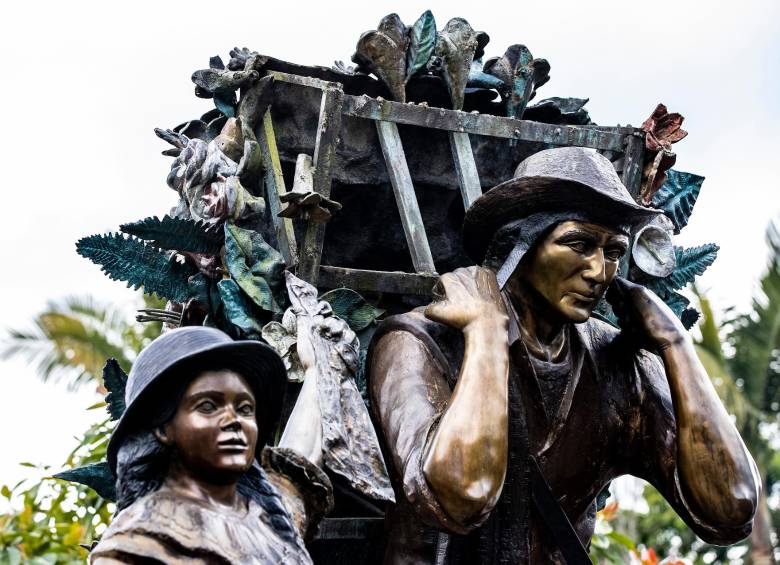 La escultura cuando fue fabricada tenía cerca de 500 flores. En este momento no tiene más de 100. FOTO: JAIME PÉREZ