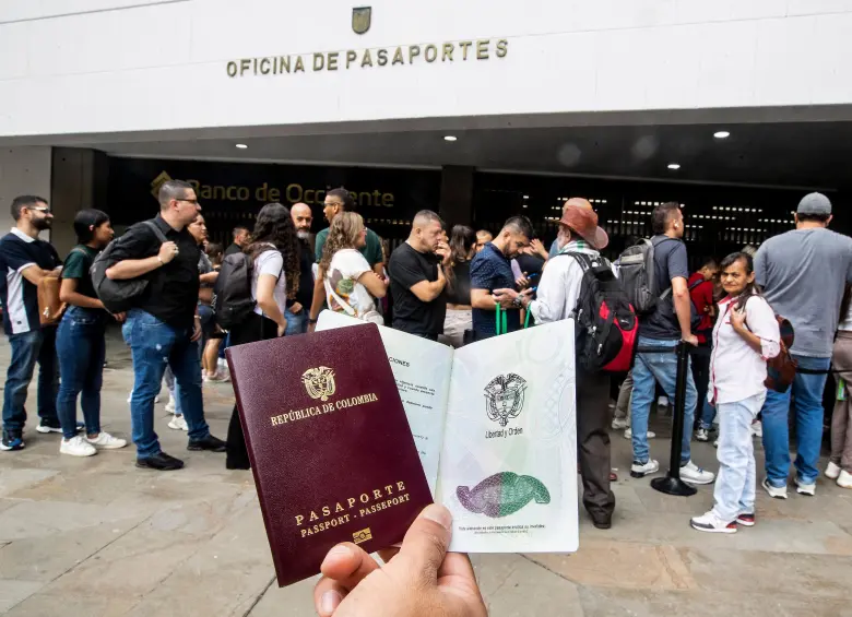 Según cifras de la saliente canciller Laura Sarabia, cada día se elaboran cerca de 8.000 pasaportes en el país. FOTO: CAMILO SUÁREZ-IMAGEN DE REFERENCIA