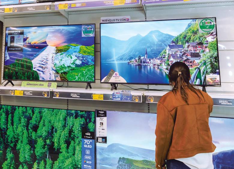 Las cadenas retail apuestan por financiación en punto de venta para facilitar la compra de televisores de cara al Mundial 2026. foto Camilo Suárez. 