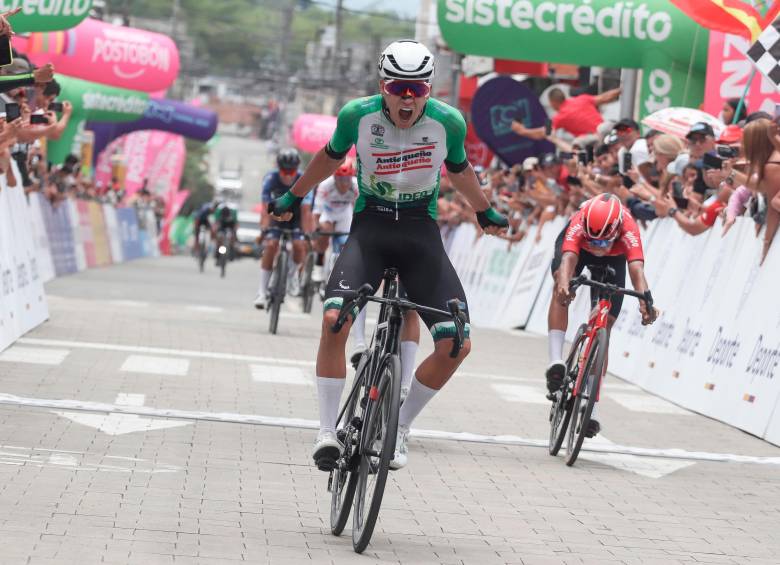 Este fue el cuarto triunfo de Alejandro Osorio en la temporada. Los anteriores fueron en Vuelta a Goiás, en Brasil. En la Vuelta a Colombia sigue siendo protagonista. FOTO CORTESÍA FEDECICLISMO