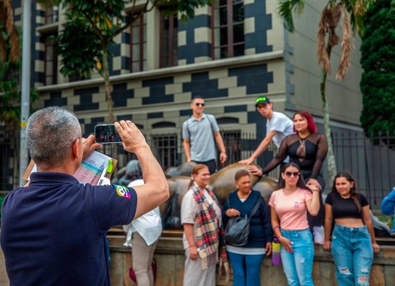 Los turistas nacionales siguen prefiriendo el Centro entre sus atractivos turísticos a conocer en la ciudad. FOTO: CAMILO SUÁREZ