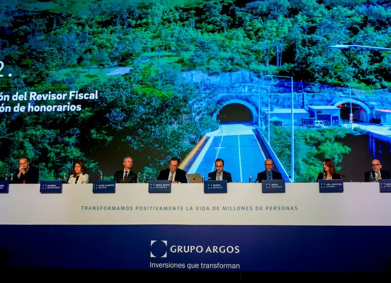 Durante la asamblea de accionistas, Jorge Mario Velásquez aseguró que deja una empresa “con una estructura societaria simple y enfocada”. FOTO Camilo Suárez