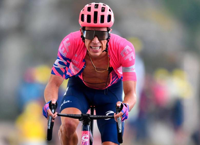 Rigoberto Urán se prepara para regresar a la Vuelta, en la que se retiró en 2019 luego de un grave accidente. FOTO: EFE