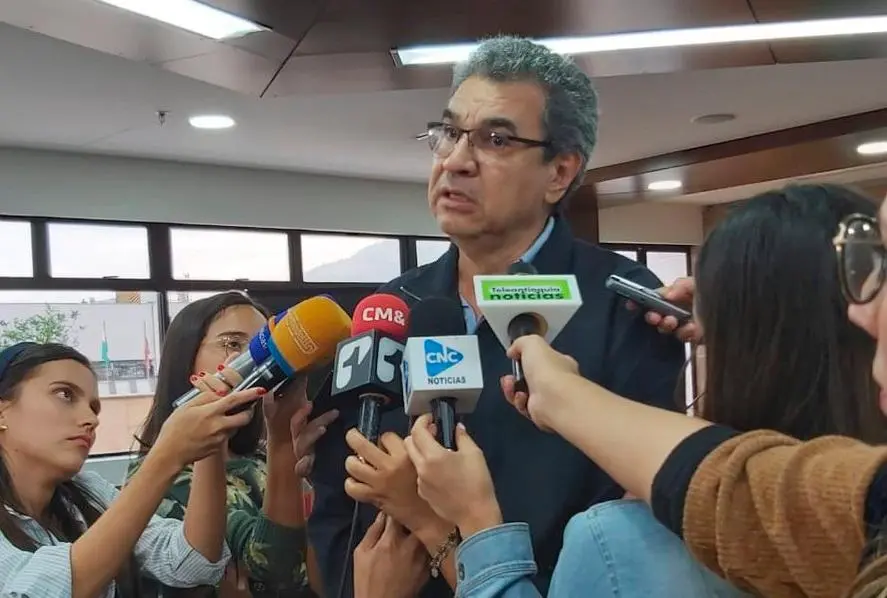 Héctor Iván García lleva más de medio siglo dentro de la Universidad de Antioquia, donde se formó y ha sido docente. FOTO: Cortesía emisora UDEA 