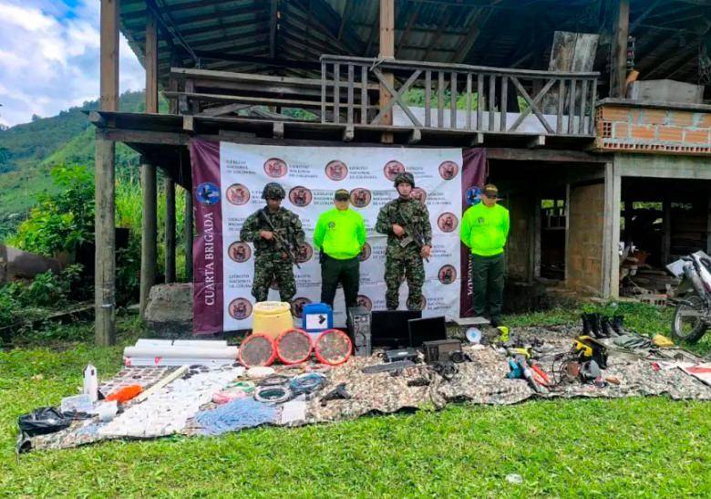 Los explosivos eran fabricados en lo que aparentaban ser talleres de carpintería. FOTO: CORTESÍA