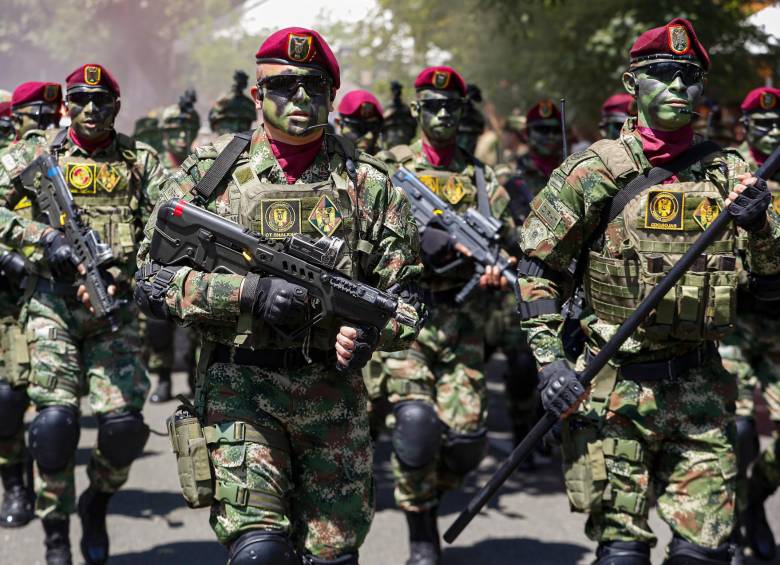 El gobierno buscará que el Ejército, la Fuerza Aérea y la Armada sigan en el Ministerio de Defensa, pero pasaría la Policía a la nueva cartera de Paz, Seguridad y convivencia. FOTO Manuel saldarriaga