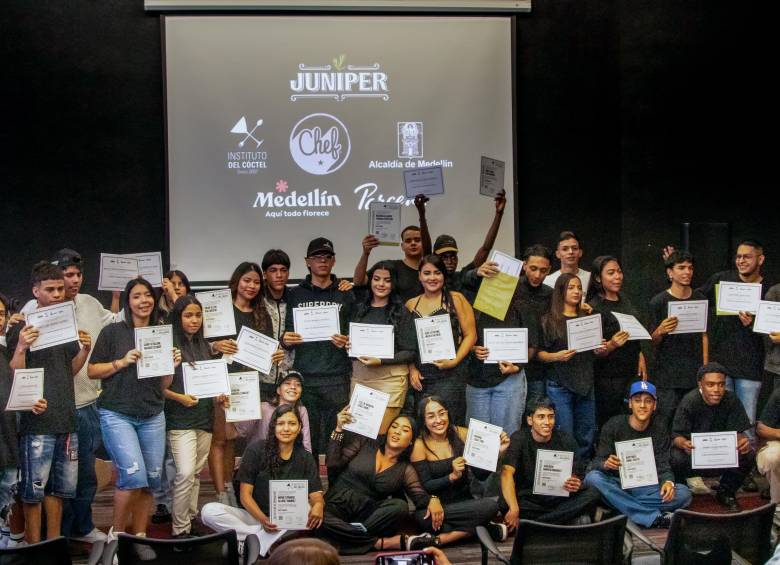 El curso de 30 horas tuvo formación teórico y práctica sobre licores y mezclas con los mejores barténderes del país. FOTO CORTESÍA