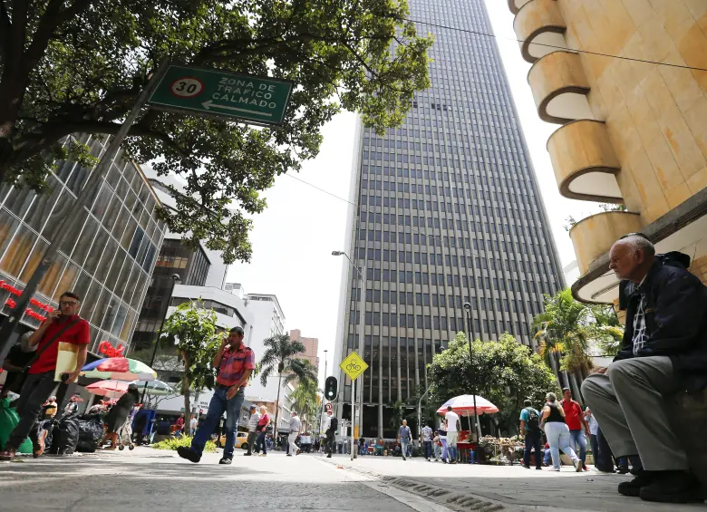 Arte a la Calle convirtió a Junín en un escenario ciudadano donde la música y el encuentro transforman la rutina del centro de Medellín. FOTO Esneyder Gutiérrez