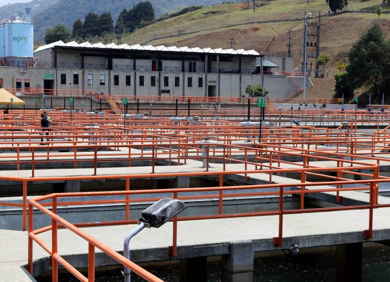 La planta de tratamientos de agua Manantiales de EPM, en predios de Copacabana y Bello, recibió trabajos de modernización para adaptarse al aumento poblacional y a las variantes climáticas. Foto: Julio César Herrera Echeverri