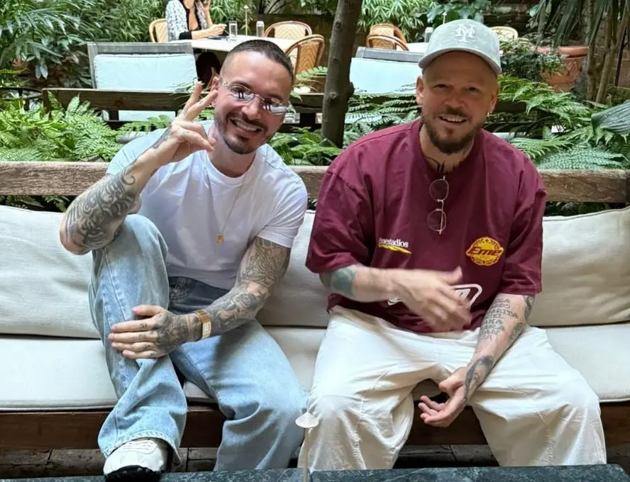 J Balvin y Residente, los dos cantantes publicaron en su redes su reconciliación. FOTO: Tomada de Instagram.