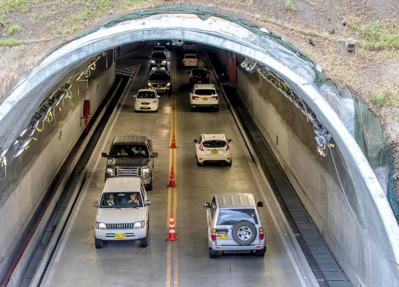 El túnel de oriente permanecía cerrado durante la tarde de este martes. Foto: Juan Antonio Sánchez 