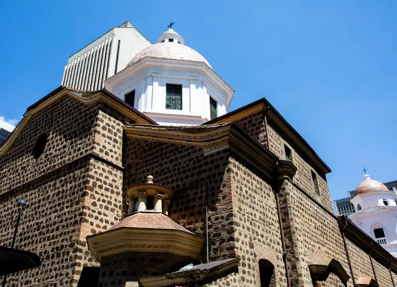 El Edificio de a Bolsa de Medellín actualmente es un pasaje comercial. Obra de los arquitectos H. M. Rodríguez y Rodríguez Orgaz. Foto: Julio César Herrera.