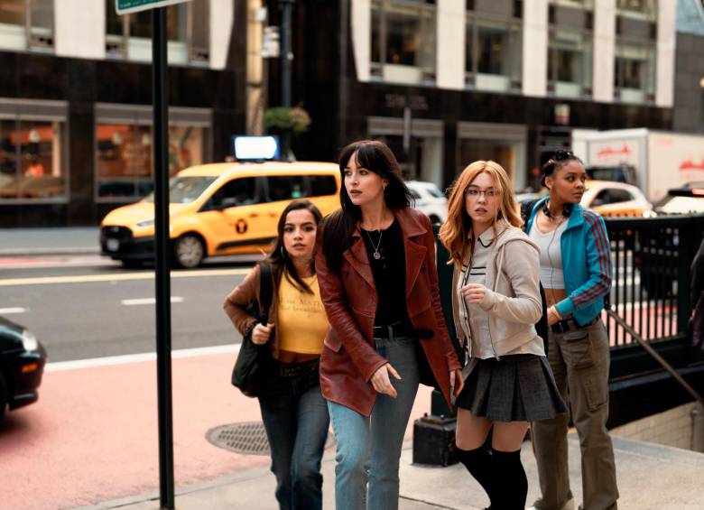Dakota Johnson con Sidney Sweeney (al centro), a los lados Isabela Merced y Celeste O’Connor. FOTO Cortesía Sony Pictures