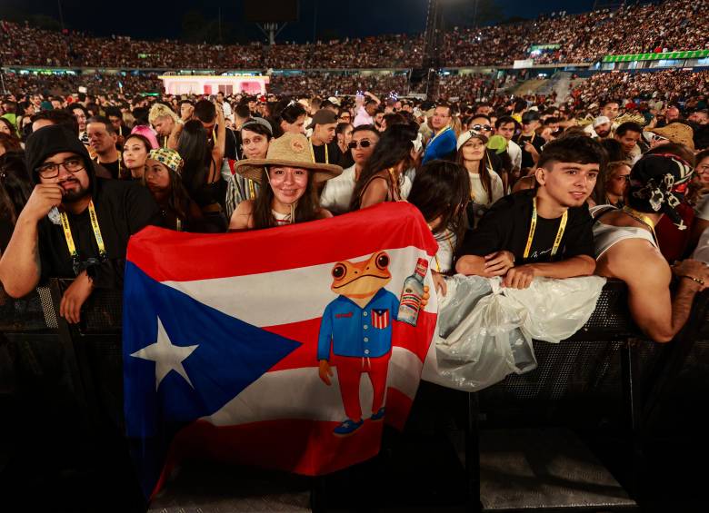 Lo primero que hay que resaltar es que el estadio Atanasio Girardot era una amalgama de nacionalidades: hablamos con bolivianos, venezolanos, estadounidenses; vimos banderas de Guatemala, Puerto Rico, Colombia y Ecuador. Foto: Manuel Saldarriaga Quintero.