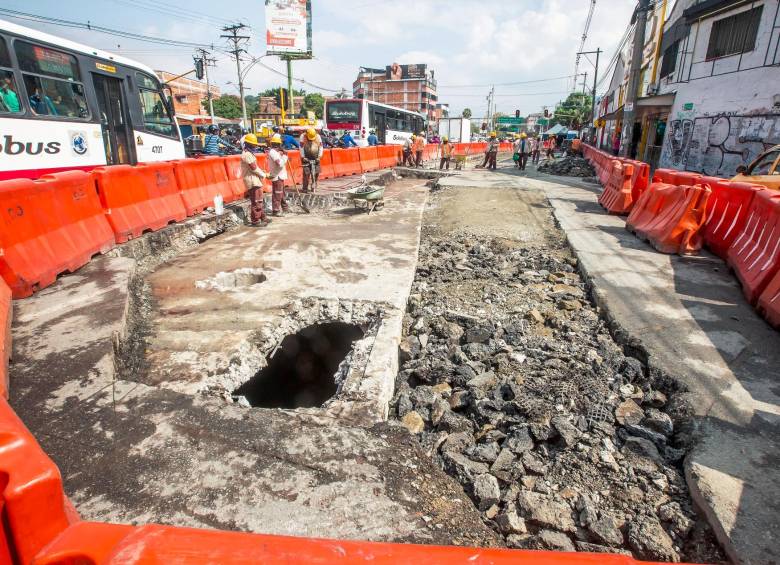 El hueco que se volvió un cráter y colapsa la movilidad entre Itagüí y Medellín