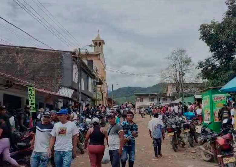 Los comerciantees optaron por cerrar sus locales. FOTO Colprensa