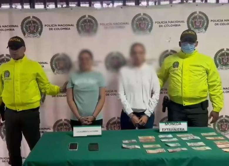 Las dos mujeres fueron detenidas por las autoridades en un operativo en Bello.