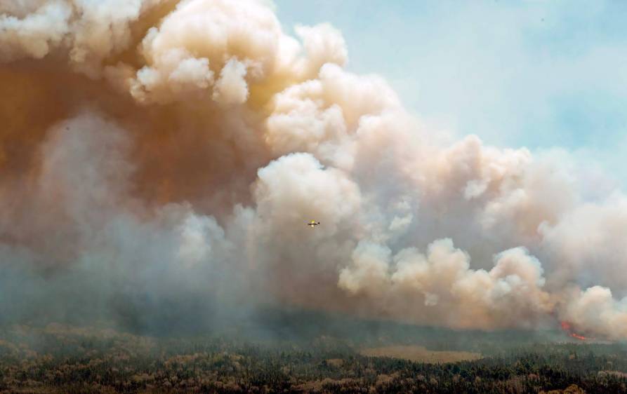 El viento ha llevado el humo desde la provincia canadiense de Quebec, epicentro de incendios forestales que devoran gran parte de Canadá. FOTO: GETTY