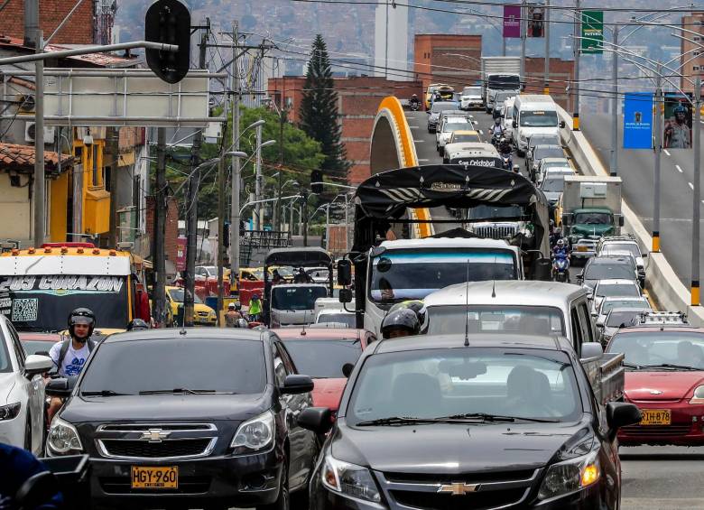 El pico y placa contempla exenciones para los vehículos híbridos, eléctricos y de emergencias. FOTO: JAIME PÉREZ MUNÉVAR