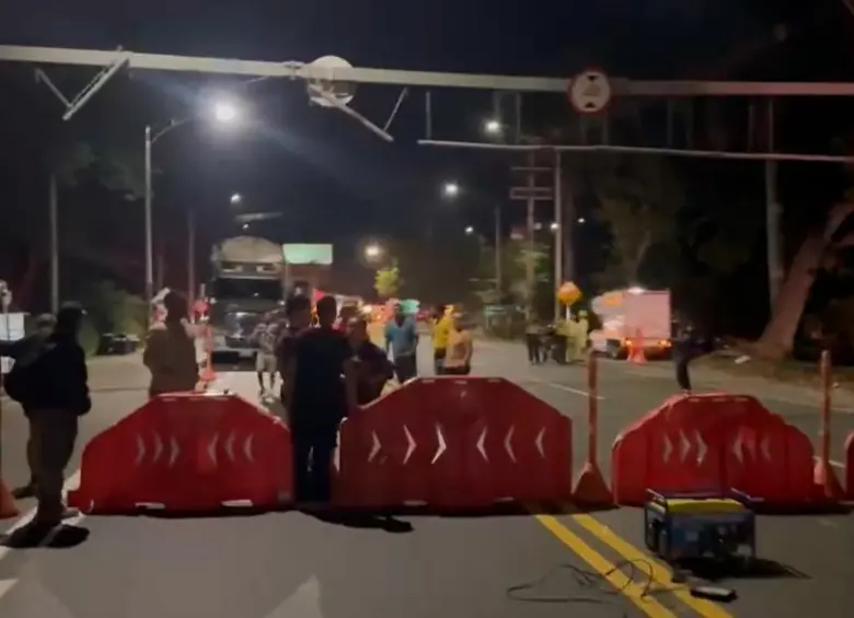 El cierre obedece a trabajos en la vía, dentro del carreteable concesionado a Pacífico 2. FOTO: IMAGEN TOMADA DE VIDEO