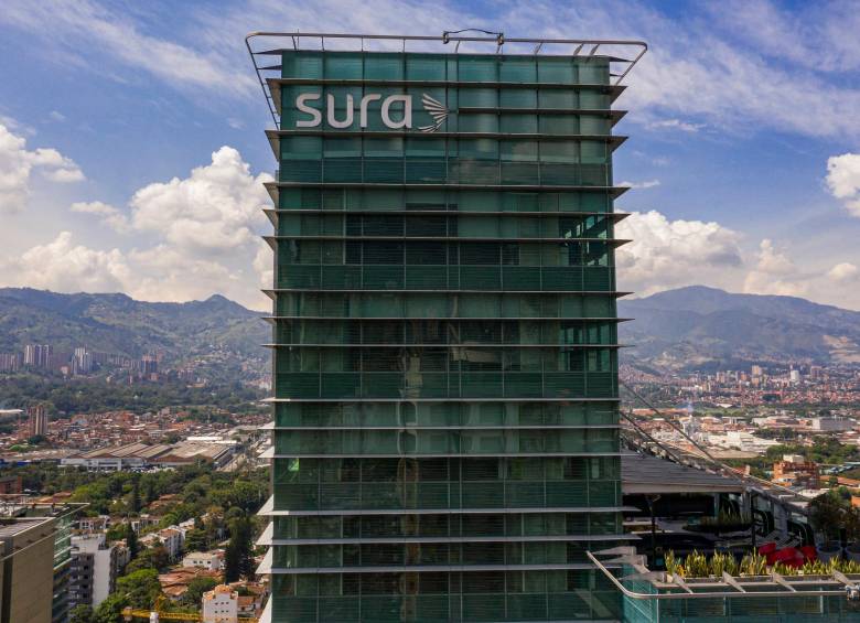 El Grupo Sura tiene activos por 70,9 billones de pesos y el año pasado reportó utilidades por 336.237 millones de pesos. Su futuro está en juego. FOTO Manuel Saldarriaga