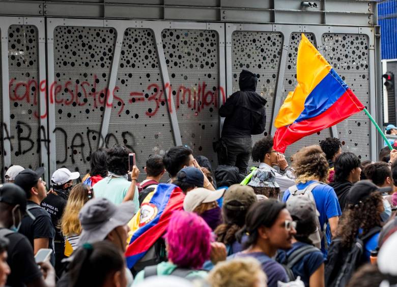 Así quedó la estación Universidad del metroplus luego de ser vandalizada. FOTO: Julio César Herrera.