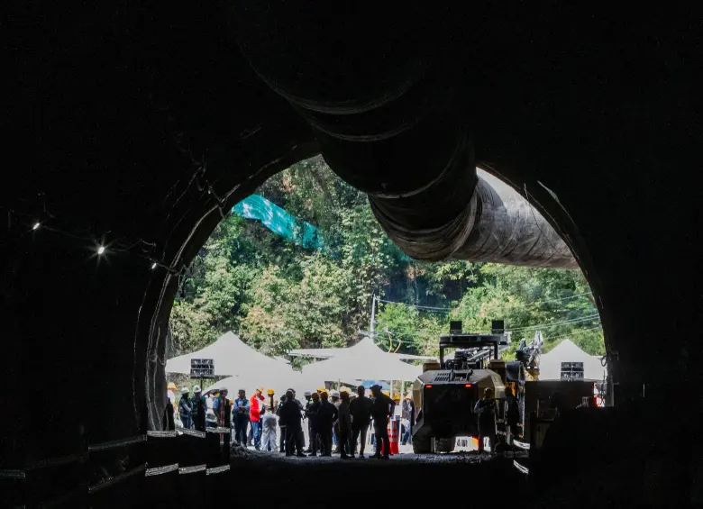 El Túnel del Toyo completo abarca 37,7 kilómetros entre Santa Fe de Antioquia y Cañasgordas, en un corredor que combina 30 puentes, 18 túneles y 17,7 kilómetros de vías a cielo abierto que cruzan el cañón del río Tonusco. FOTO: MANUEL SALDARRIAGA