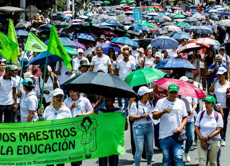 Desde Fecode no descartan salir a paro por la decisión del presidente Gustavo Petro de frenar el proceso licitatorio para elegir al operador de salud del magisterio. FOTO Jaime Pérez