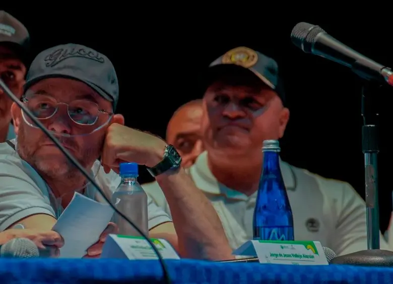 José Leonardo Muñoz Martínez, alias Douglas o “la Tía” (de gafas), es uno de los principales voceros de las bandas del Valle de Aburrá en la mesa de paz de la cárcel de Itagüí. FOTO: Cortesía