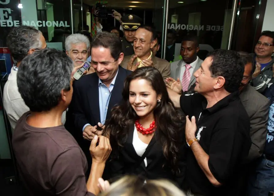 Clemencia Vargas habló antes de las exequias de Germán Vargas Lleras y aseguró que el país necesita recuperar el rumbo político de cara a las elecciones de 2026. FOTO: Colprensa.
