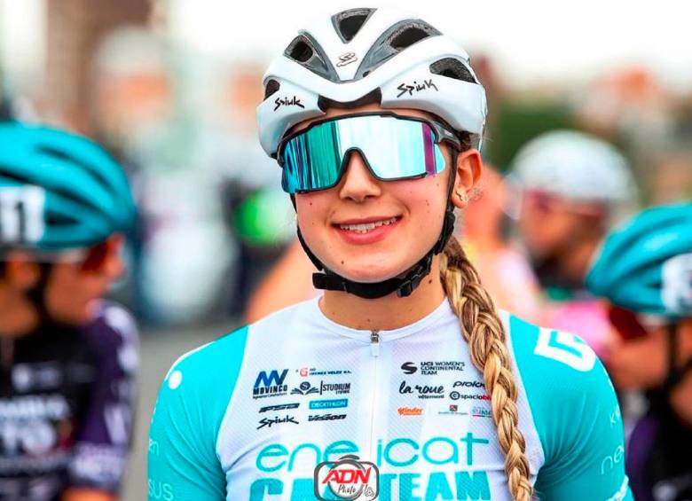 Carolina Vargas es otra de las nuevas figuras del ciclismo femenino de Colombia. FOTO X-@Uribecycling
