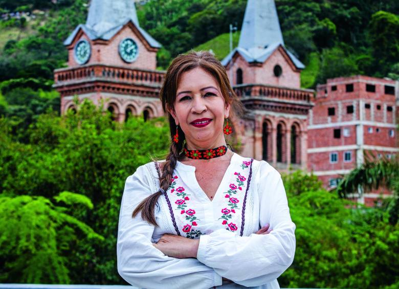 Sandra Bedoya estudió Administración Pública y Administración Comercial mientras desempeñaba sus tareas de madre cabeza de hogar de tres hijos. FOTO: Julio Herrera