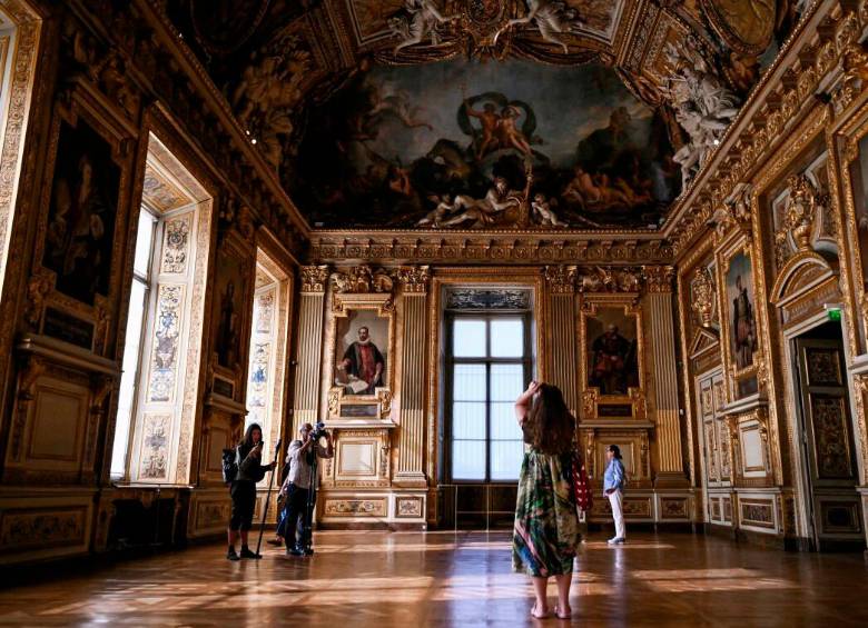 El museo de Louvre es blanco de críticas de quienes aseguran no se ha solucionado su problema de seguridad. FOTO AFP