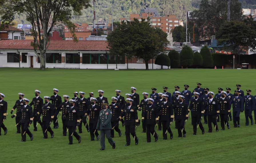 Oficiales del Ejército en ceremonia de ascenso. Foto: Colprensa
