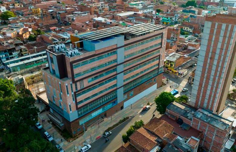 Ocho pisos tiene la torre de la nueva unidad hospitalaria de Buenos Aires, ya terminada en su infraestructura. FOTO CORTESÍA