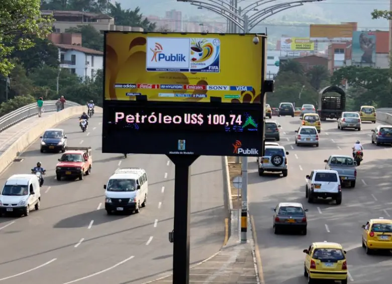 En 2015, la Alcaldía se vio obligada a desinstalar más de 20 pantallas electrónicas de publicidad que ya existían luego de que otras empresas del gremio publicitario las demandaran. FOTO: Archivo El Colombiano