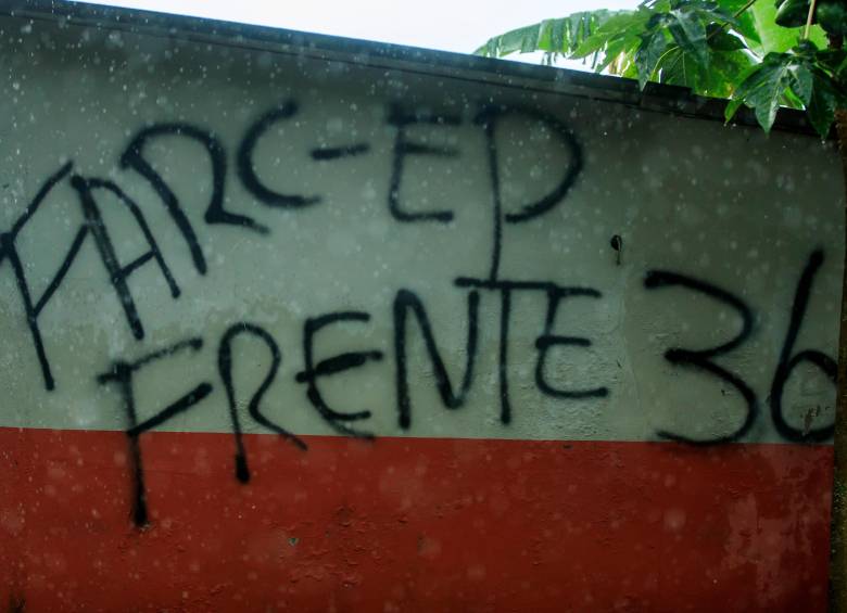 Grafiti intimatorio de las disidencias de las Farc en el Norte de Antioquia. FOTO: Camilo Suárez
