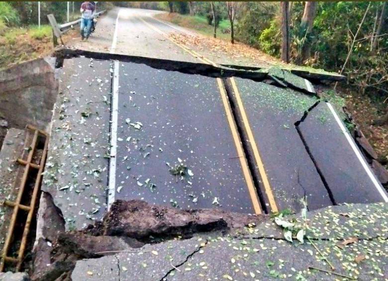 La infraestructura hacía parte de la vía entre Bucaramanga y la Costa Atlántica. FOTO: TOMADA DE TWITTER @EXTRANOTICIASCO.