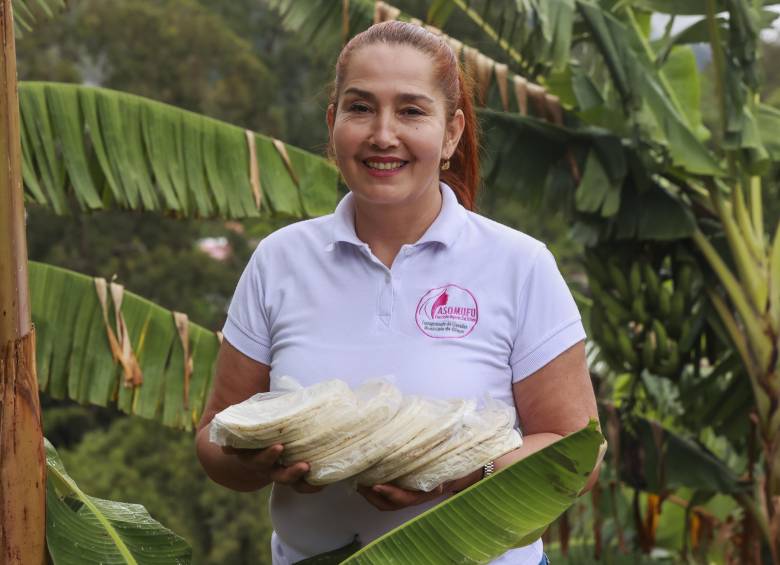 La Asociación Mujeres del Futuro cuenta con 12 integrantes que trabajan tanto en la granja como en la fabricación de arepas. FOTO MANUEL SALDARRIAGA
