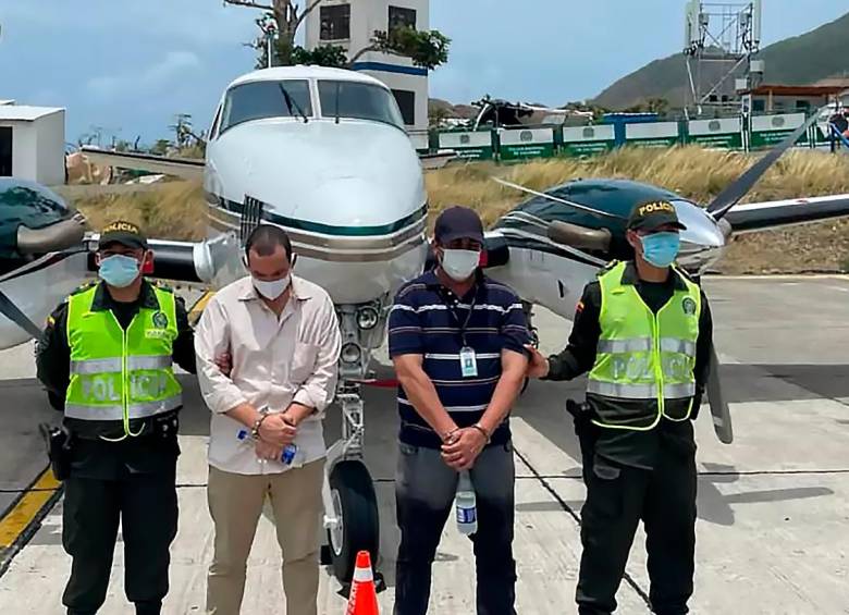 Piloto y auxiliar aéreo capturados en Providencia. FOTO Cortesía