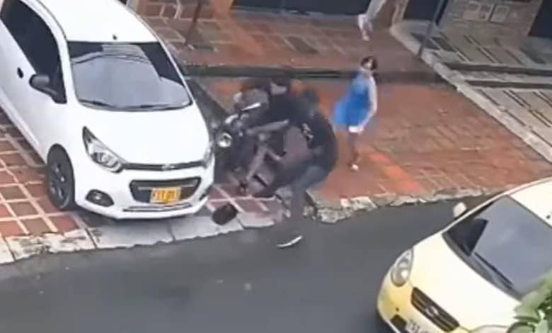 La mujer espantó a los ladrones luego de propinarles varios golpes. IMAGEN TOMADA DE VIDEO