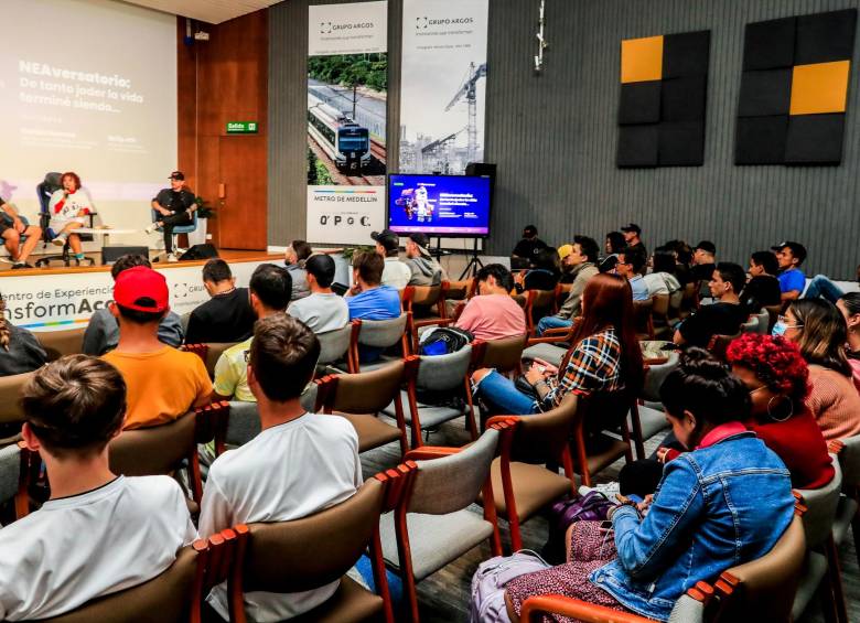 Un grupo de jóvenes del Valle de Aburrá participarán en la co-creación del videojuego de ParcheTek. FOTO jaime pérez