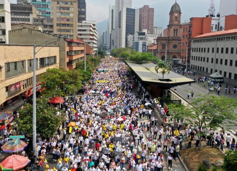 Concentración de manifestantes sobre toda la avenida Oriental. FOTO: Julio Herrera.