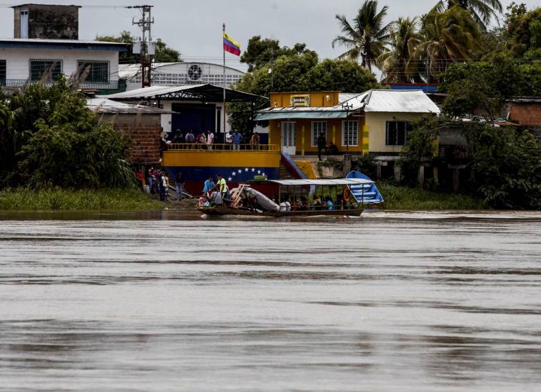 El río Arauca separa a Colombia del estado venezolano de Apure, escondite de las disidencias de las Farc. Foto julio césar herrera
