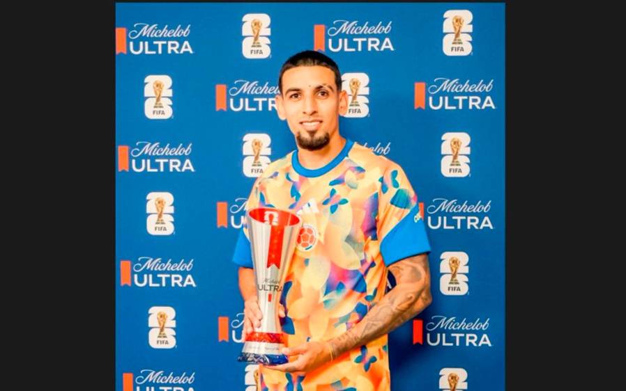 El lateral antioqueño Daniel Muñoz, nacido en Amalfi se está consolidando como una de las figuras de Colombia en el Mundial de Norteamérica, ya ajusta dos goles. FOTO@FIFA