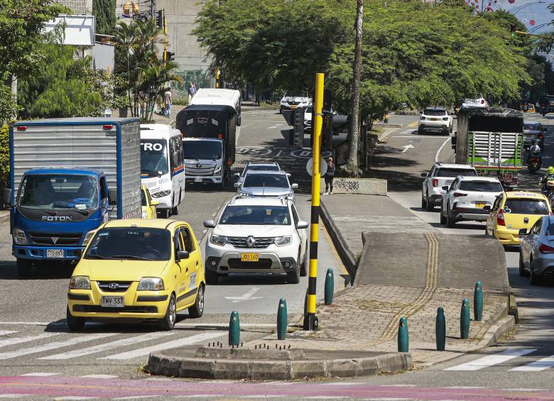 Obras del Metroplús en la Carrera 43A en Envigado. Foto: Manuel Saldarriaga Quintero.
