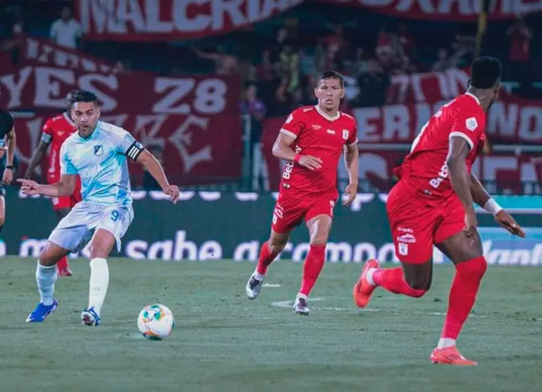 Radamel Falcao García fue titular con Millonarios en el duelo ante América de Cali en el Pascual Guerrero y salió lesionado, solo pudo estar 45 minutos. FOTO TOMADA X@MillosFCoficial