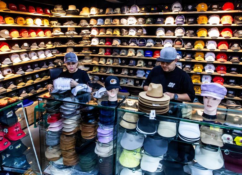 Las gorras, a la cabeza de la moda urbana en Medellín, representan 40% de las ventas